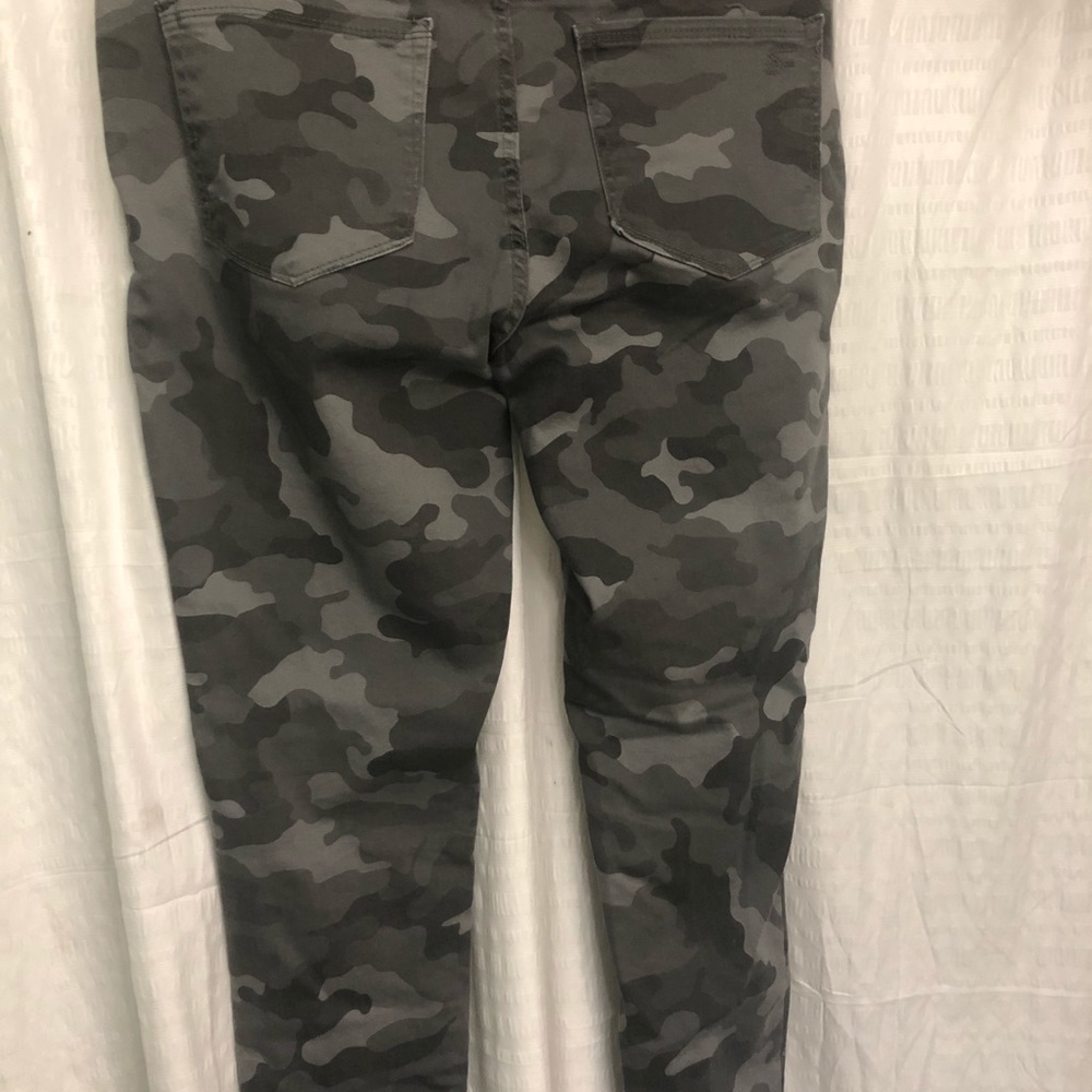 Seven 7 Gray Camo Pants - Picture 2 of 7